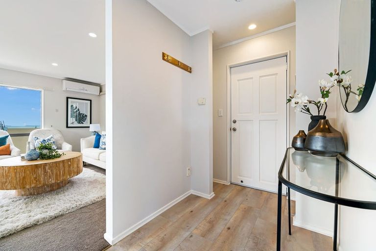 Photo of property in 3/433a East Coast Road, Mairangi Bay, Auckland, 0630