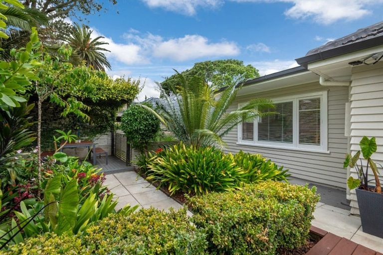 Photo of property in 61 Hanlon Crescent, Narrow Neck, Auckland, 0624
