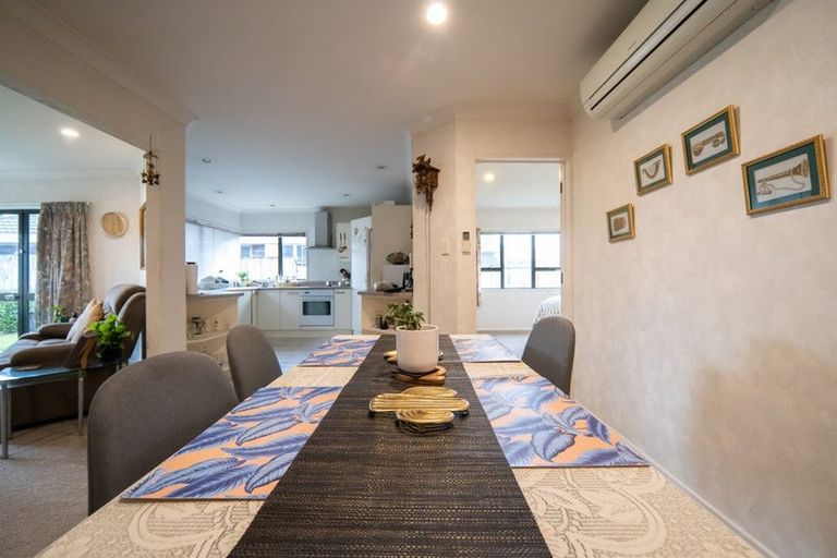 Photo of property in 35 Hastings Place, Hamilton Lake, Hamilton, 3204