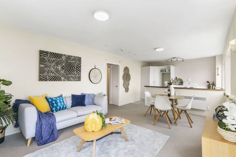 Photo of property in Mansfield Towers, 1 Grant Road, Thorndon, Wellington, 6011