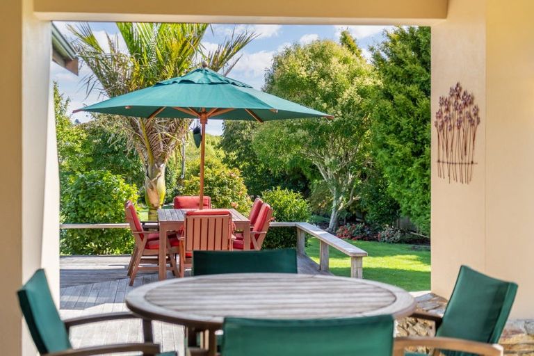 Photo of property in 32 Paekakariki Hill Road, Pauatahanui, Porirua, 5381