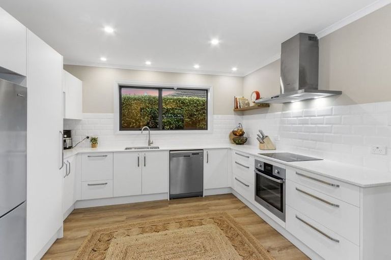 Photo of property in 17 Liverton Crescent, Bishopdale, Christchurch, 8053