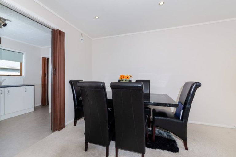 Photo of property in 1/9a Tawa Road, Te Atatu Peninsula, Auckland, 0610