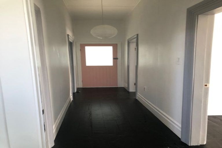 Photo of property in 15 Luxford Street, Berhampore, Wellington, 6023