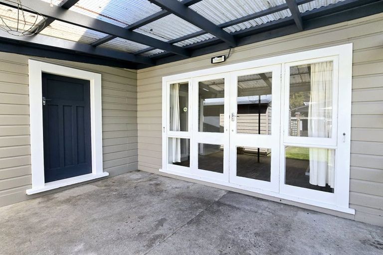 Photo of property in 16 Buller Street, Picton, 7220