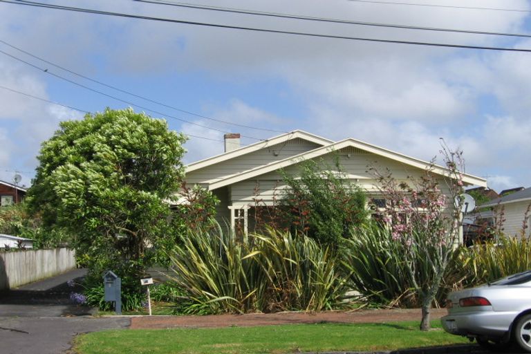 Photo of property in 8a Formby Avenue, Point Chevalier, Auckland, 1022