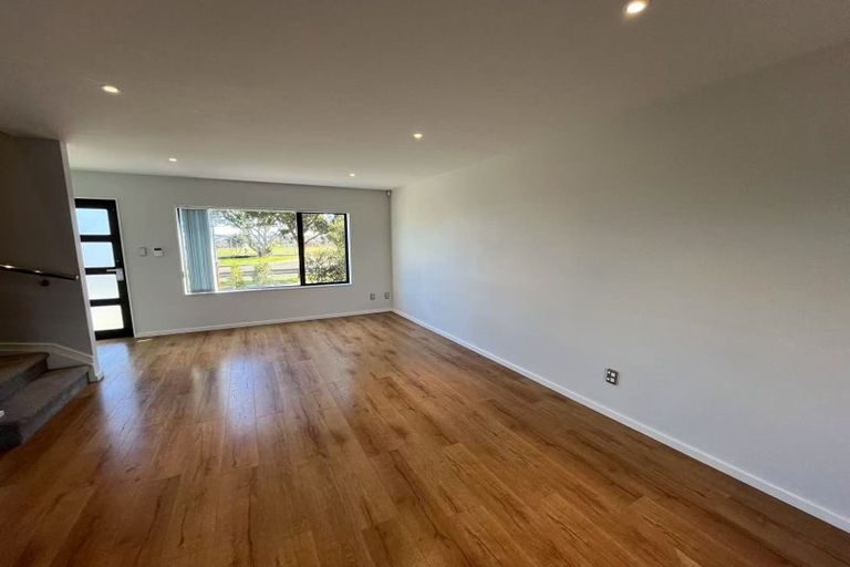 Photo of property in 62 Bordeaux Parade, Te Atatu South, Auckland, 0610