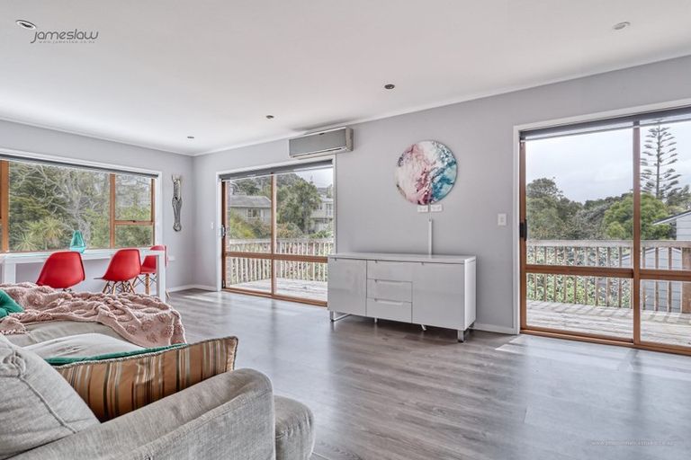 Photo of property in 2/18 Tiri View Place, Waiake, Auckland, 0630