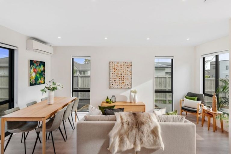 Photo of property in 36 Pepene Avenue, Takanini, 2112