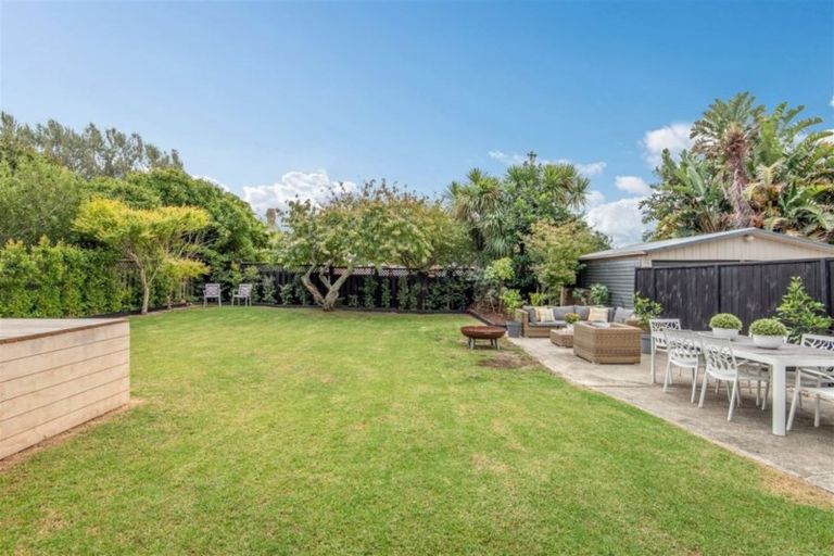 Photo of property in 12 Allenby Avenue, Devonport, Auckland, 0624