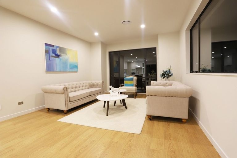 Photo of property in 6 Celestial Crescent, Orewa, 0931