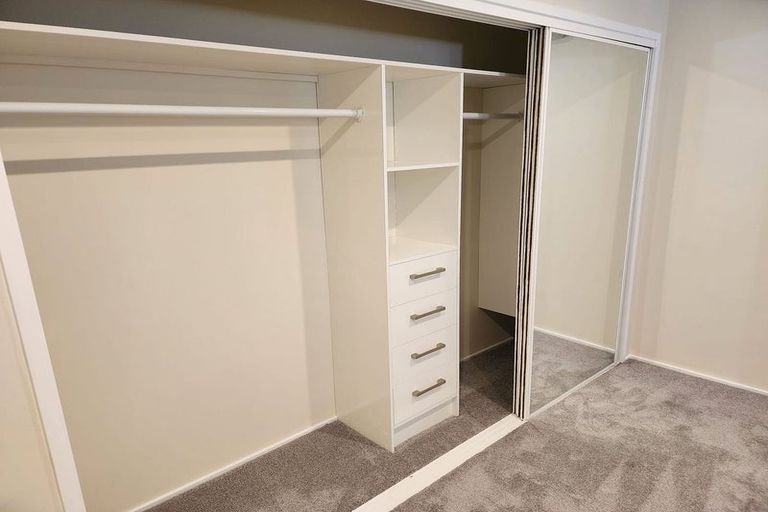 Photo of property in 102 Wiseley Road, West Harbour, Auckland, 0618