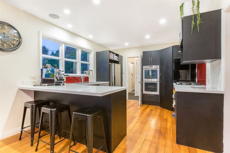 Photo of property in 23 Paekakariki Hill Road, Pauatahanui, Porirua, 5381