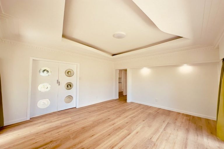 Photo of property in 35 Archibald Road, Kelston, Auckland, 0602