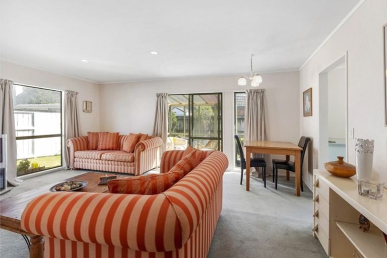 Photo of property in 62a Oxford Street, Tawa, Wellington, 5028