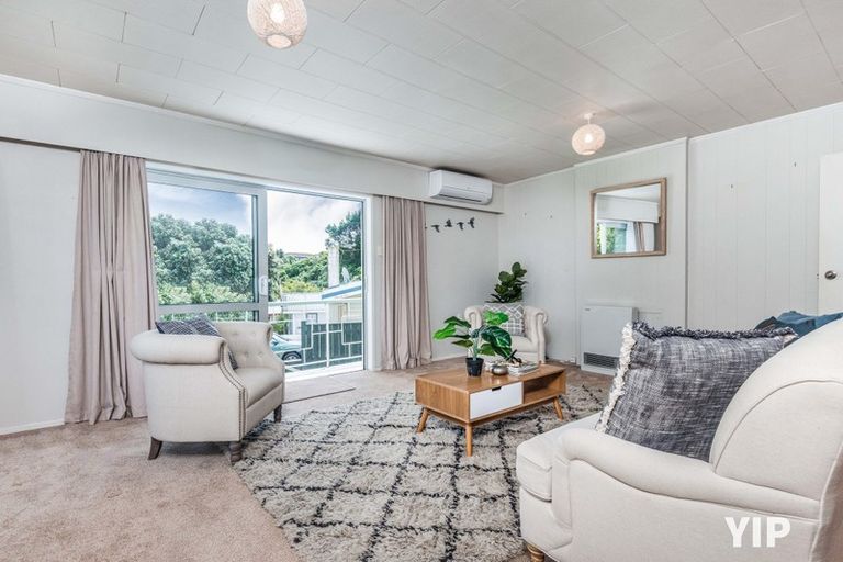 Photo of property in 65 Gloaming Hill, Titahi Bay, Porirua, 5022