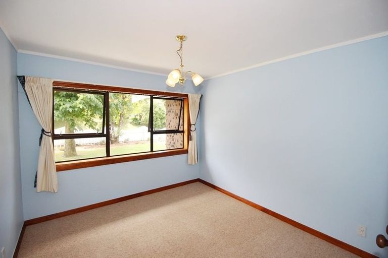 Photo of property in 37 Thorburn Avenue, Red Beach, 0932
