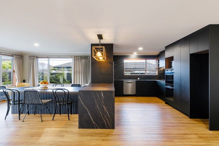 Photo of property in 18 Gibbston Close, Huntington, Hamilton, 3210