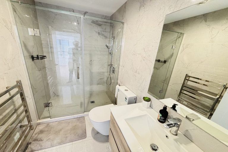 Photo of property in 19c Farwood Drive, Henderson, Auckland, 0612