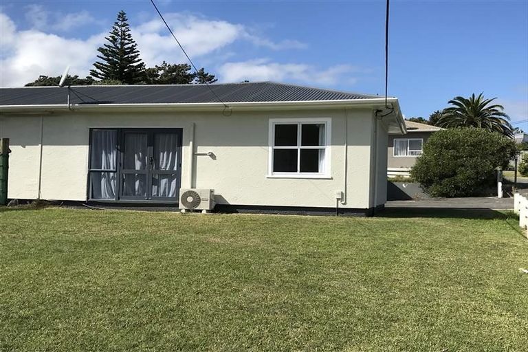 Photo of property in 48 Rangiora Street, Castlecliff, Whanganui, 4501