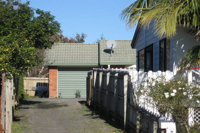 Photo of property in 4 Bernina Place, Weymouth, Auckland, 2103