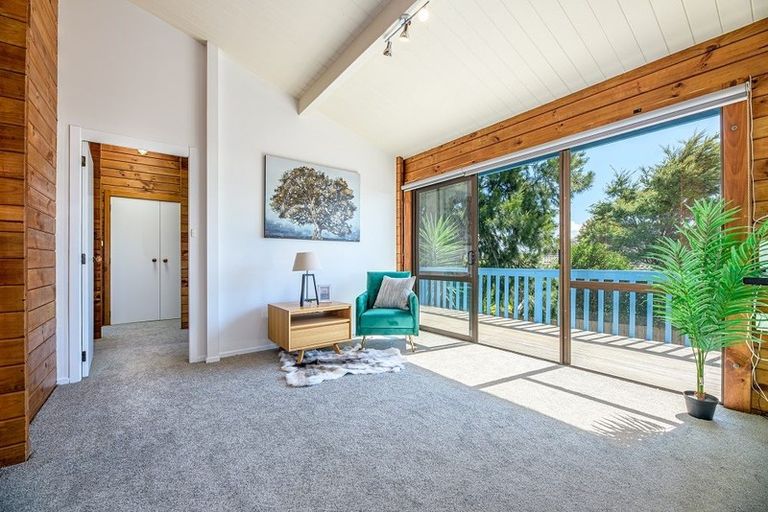 Photo of property in 22 Palomino Drive, Henderson, Auckland, 0612