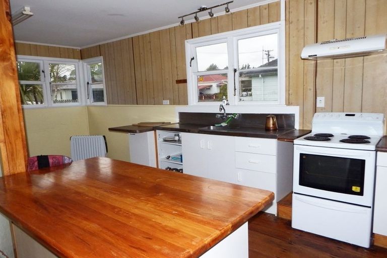 Photo of property in 2 Lambert Street, Marton, 4710