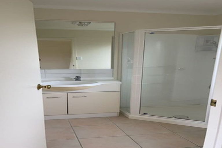 Photo of property in 53 Robin Brooke Drive, Flat Bush, Auckland, 2019