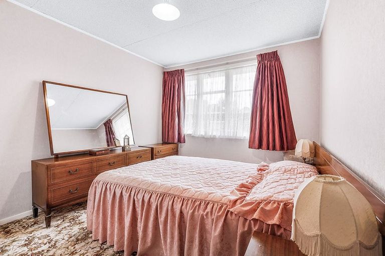 Photo of property in 22 Paul Crescent, Fairfield, Hamilton, 3214