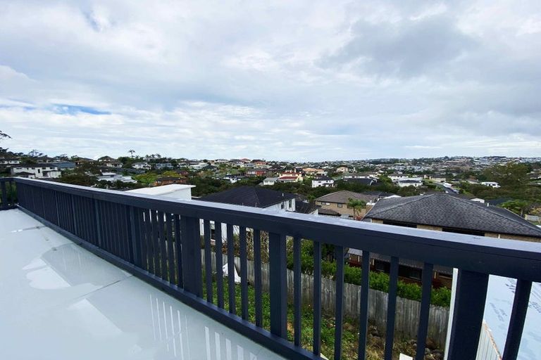 Photo of property in 38 Namsan Close, Fairview Heights, Auckland, 0632