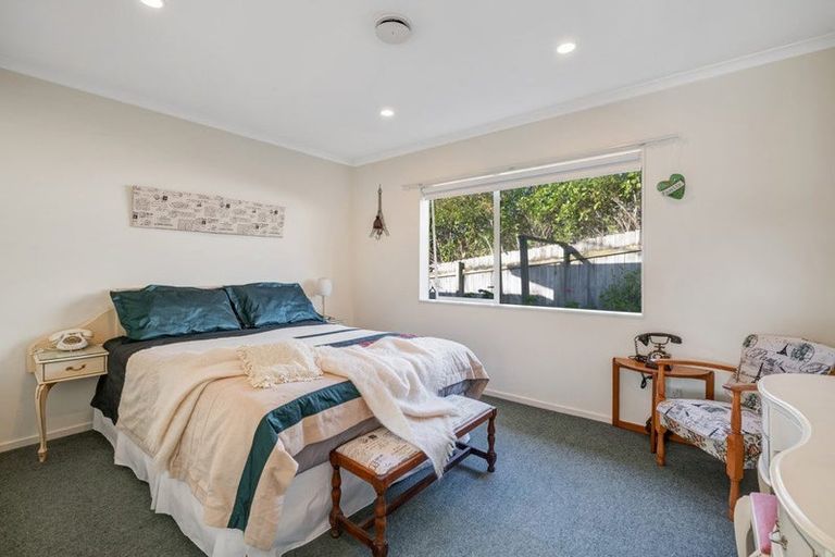 Photo of property in 72 Cabeleigh Drive, Helensville, 0800