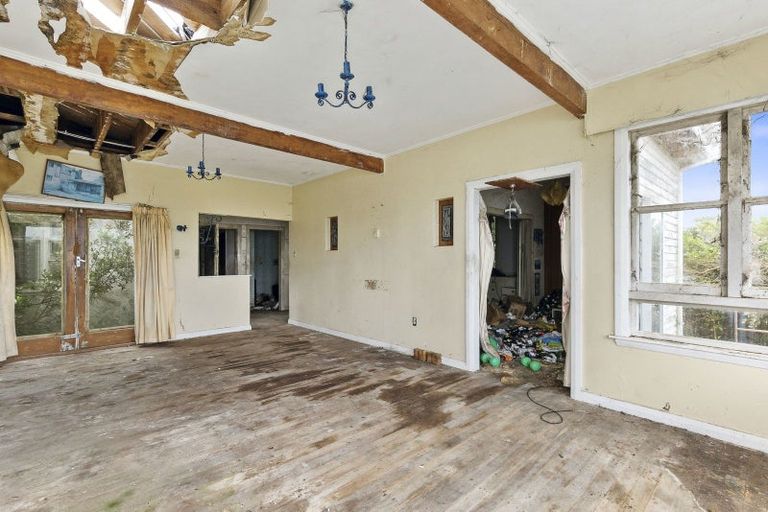 Photo of property in 87 Maupuia Road, Maupuia, Wellington, 6022