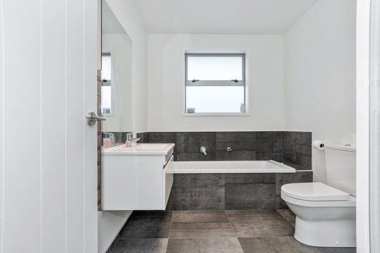 Photo of property in 39 Taioma Close, Papamoa, 3118