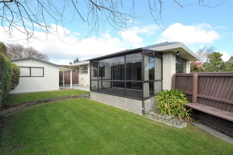 Photo of property in 28 Chipping Lane, Redwood, Christchurch, 8051