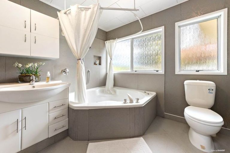 Photo of property in 30 Penfold Place, Henderson, Auckland, 0610