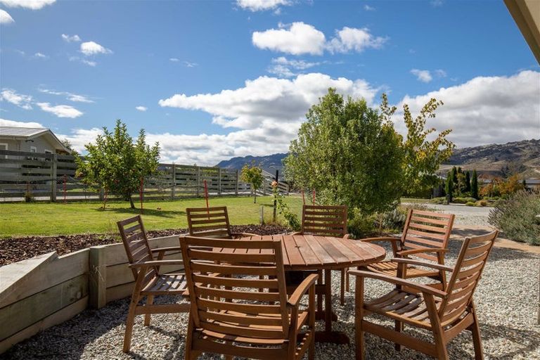 Photo of property in 17 Missy Crescent, Mount Pisa, Cromwell, 9383