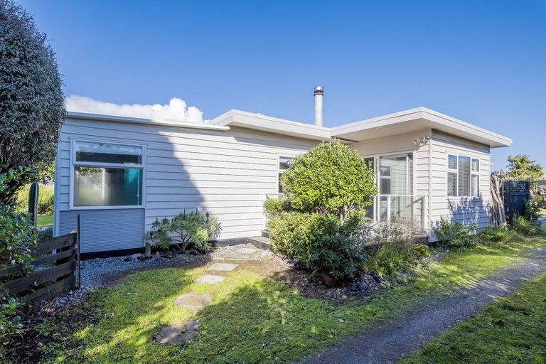 Photo of property in 329 Te Horo Beach Road, Te Horo Beach, Otaki, 5581