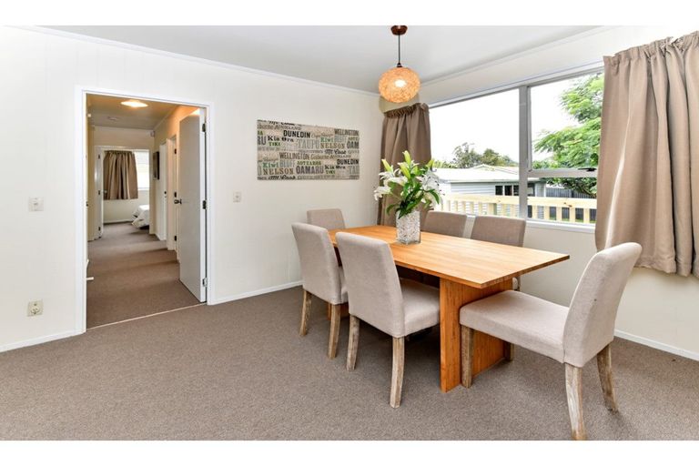 Photo of property in 12 Bedlington Avenue, Manurewa, Auckland, 2102