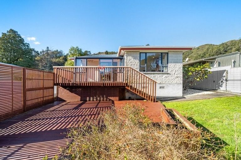 Photo of property in 94 Manuka Street, Stokes Valley, Lower Hutt, 5019