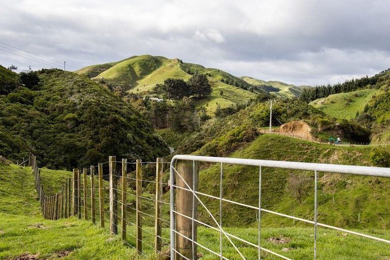 Photo of property in 1094 Paekakariki Hill Road, Paekakariki Hill, Porirua, 5381