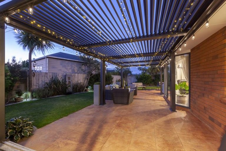 Photo of property in 68 Guildford Drive, Paraparaumu, 5032