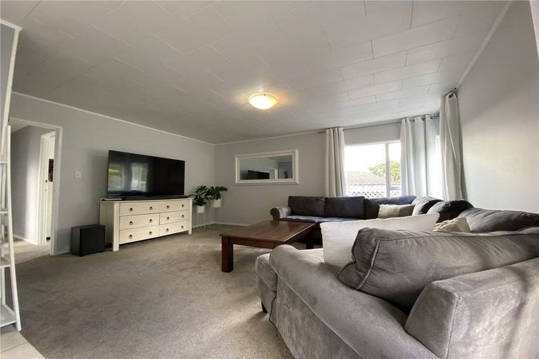 Photo of property in 36 Lavery Place, Sunnynook, Auckland, 0632