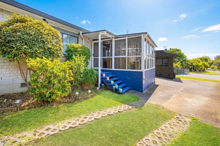 Photo of property in 2/54 Finlayson Avenue, Clendon Park, Auckland, 2103