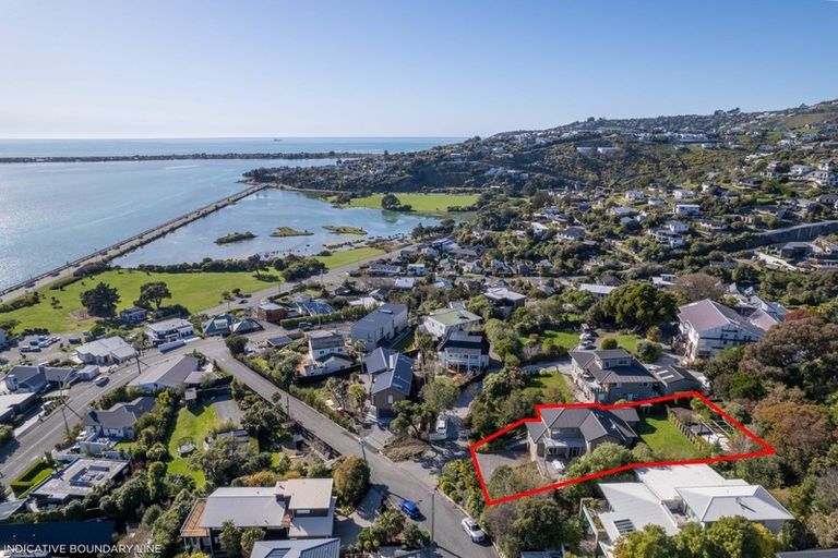 Photo of property in 18 Seamount Terrace, Mount Pleasant, Christchurch, 8081