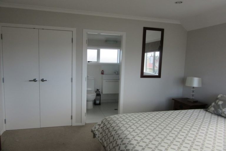 Photo of property in 8 Stone Street, Miramar, Wellington, 6022