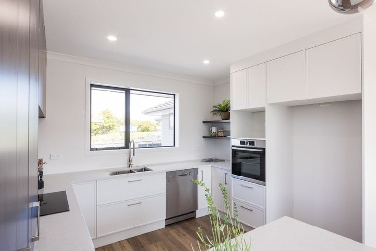 Photo of property in 110 Roberts Line, Kelvin Grove, Palmerston North, 4414