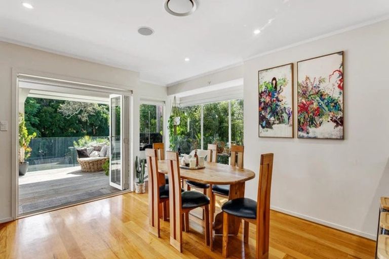 Photo of property in 9 Sandown Road, Rothesay Bay, Auckland, 0630