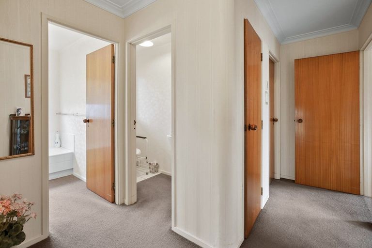 Photo of property in 14 Hilton Road, St Andrews, Hamilton, 3200