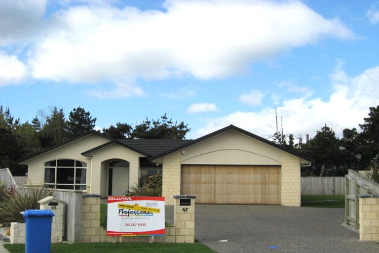 Photo of property in 47 Easton Way, Levin, 5510