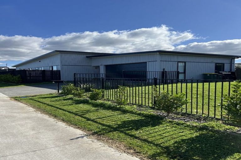 Photo of property in 121 Battalion Drive, Papakura, 2110